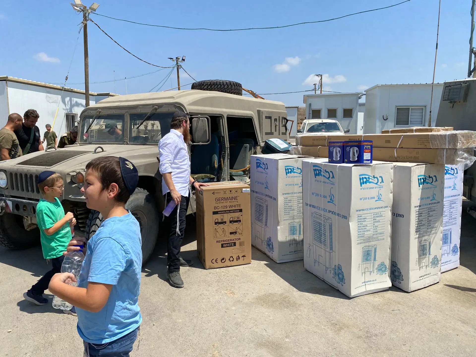 We also brought air conditioning units to help with the unbearable heat. Many soldiers have been suffering from dehydration, and even heat stroke, from wearing their uniforms in 35 Celsius (95 Fahrenheit) weather. Thanks to you, now they’ll have air conditioning in some of the bases in Gaza. (And in the winter, it will work for heating in the north.)